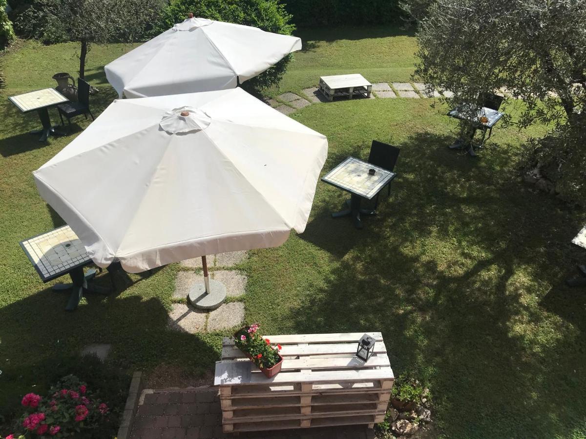 Bed And Breakfast D&D Cardano Al Campo Exterior foto