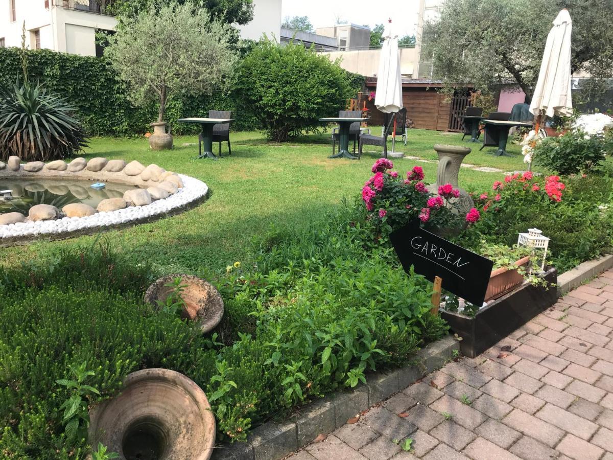 Bed And Breakfast D&D Cardano Al Campo Exterior foto