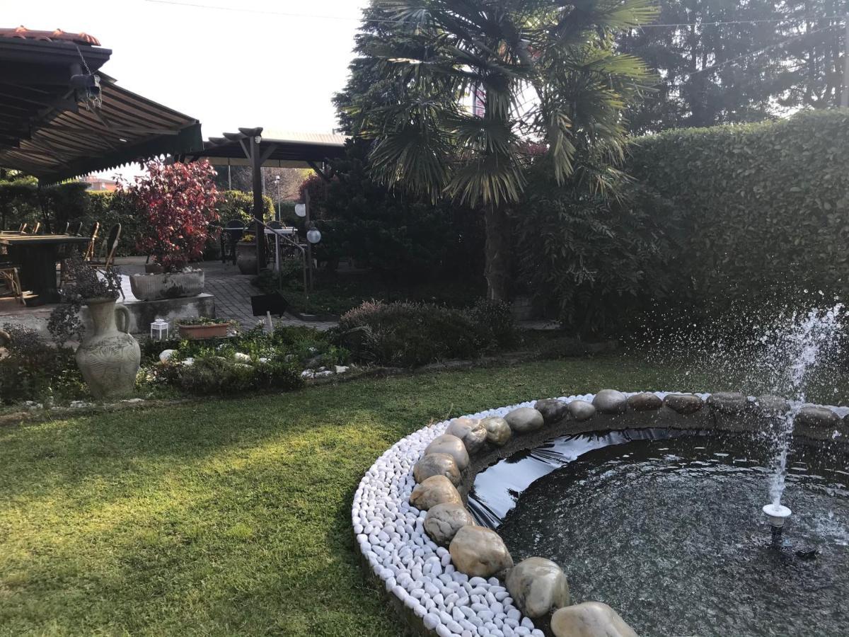 Bed And Breakfast D&D Cardano Al Campo Exterior foto